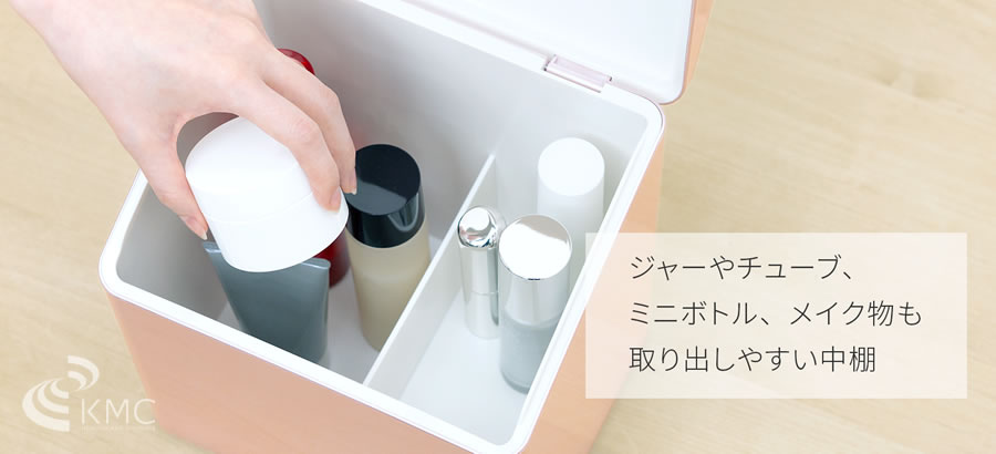 ジャーやチューブ、ミニボトル、メイク物も取り出しやすい中棚